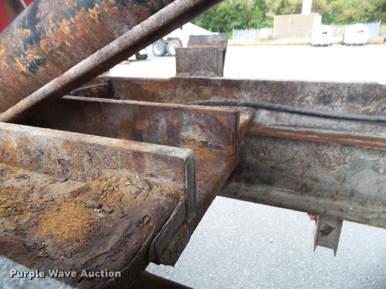 image for item K8136 1999 International 4900 roll-off truck