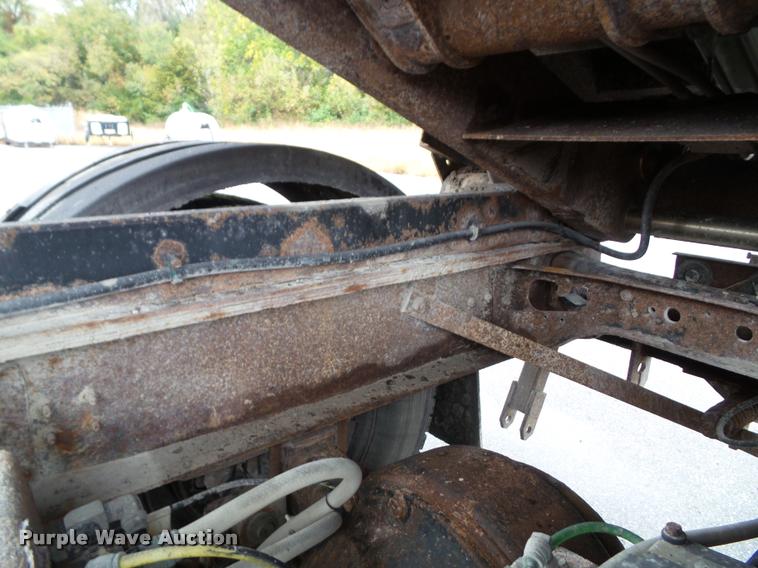 image for item K8136 1999 International 4900 roll-off truck