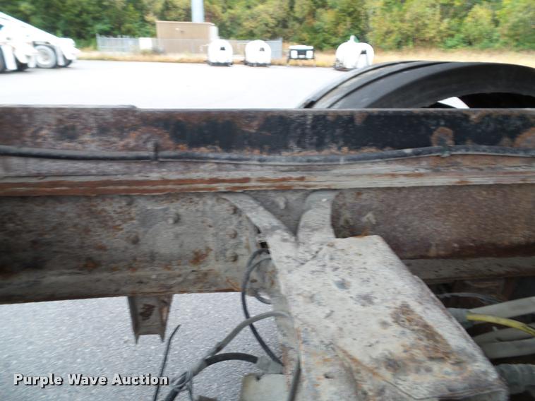 image for item K8136 1999 International 4900 roll-off truck