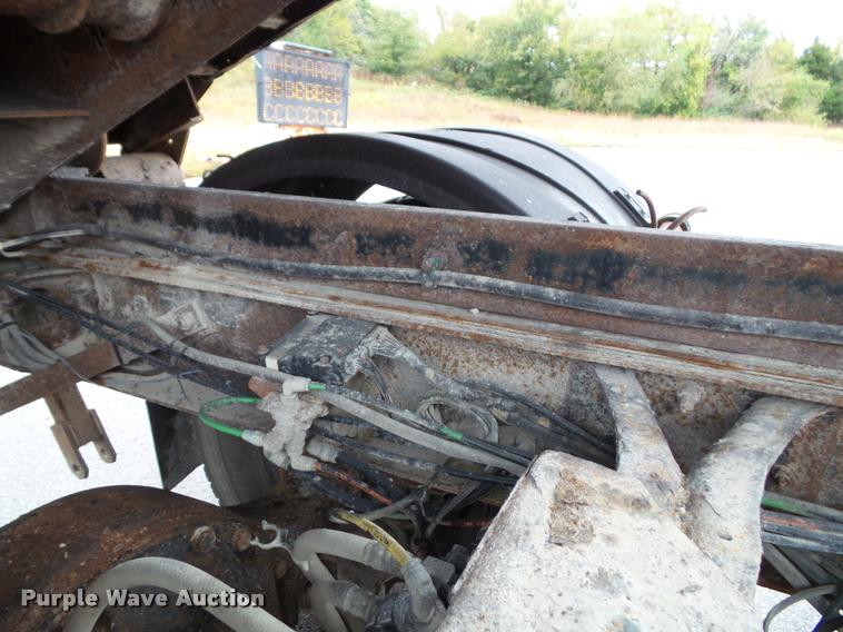 image for item K8136 1999 International 4900 roll-off truck