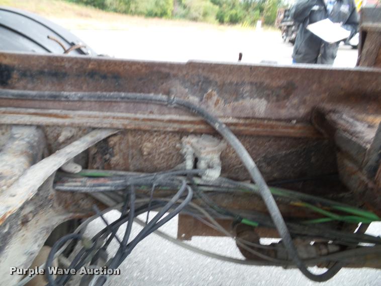 image for item K8136 1999 International 4900 roll-off truck