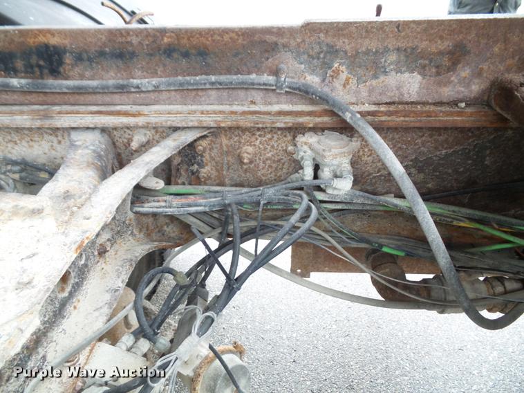 image for item K8136 1999 International 4900 roll-off truck