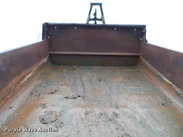 image for item K8136 1999 International 4900 roll-off truck