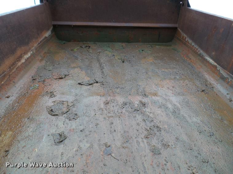 image for item K8136 1999 International 4900 roll-off truck