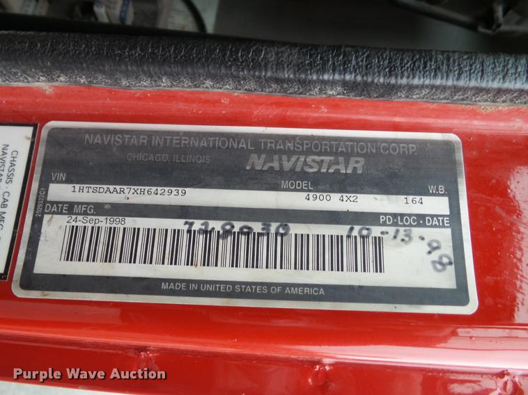 image for item K8136 1999 International 4900 roll-off truck