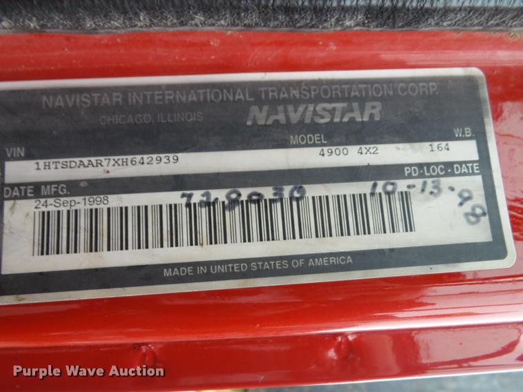 image for item K8136 1999 International 4900 roll-off truck