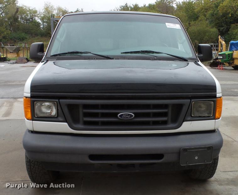 image for item K8151 2005 Ford E350 van