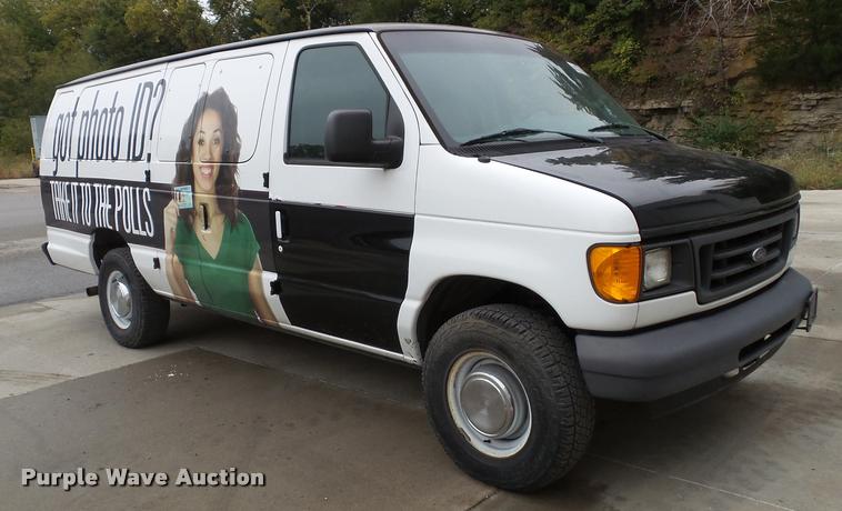 image for item K8151 2005 Ford E350 van