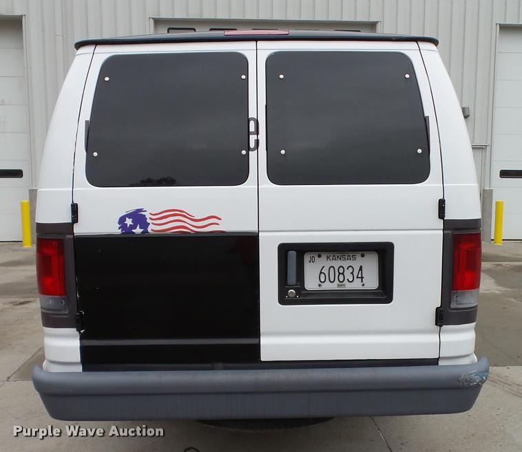 image for item K8151 2005 Ford E350 van