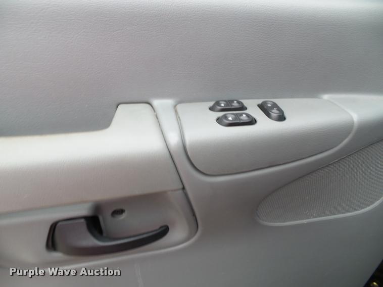 image for item K8151 2005 Ford E350 van