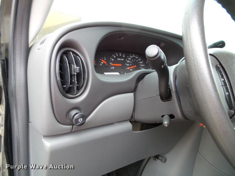 image for item K8151 2005 Ford E350 van
