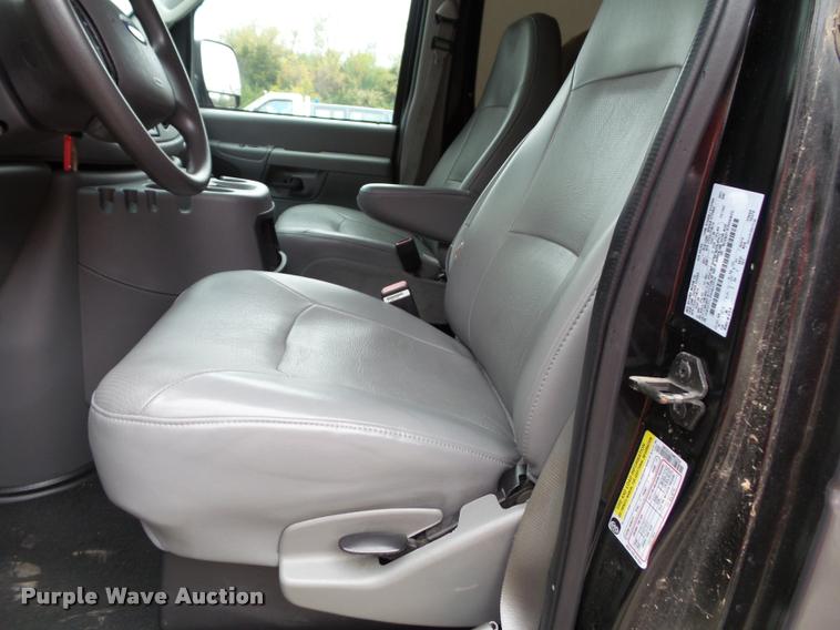 image for item K8151 2005 Ford E350 van