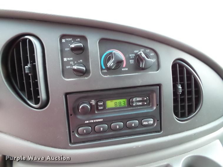 image for item K8151 2005 Ford E350 van