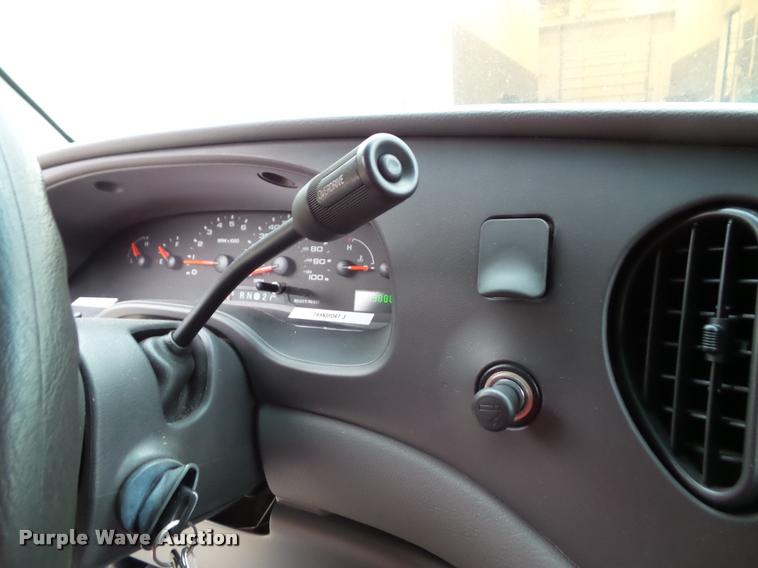image for item K8151 2005 Ford E350 van