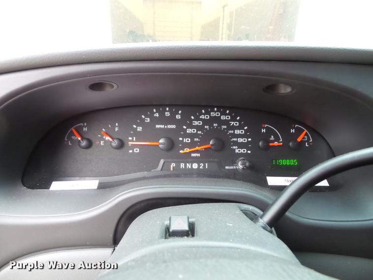 image for item K8151 2005 Ford E350 van