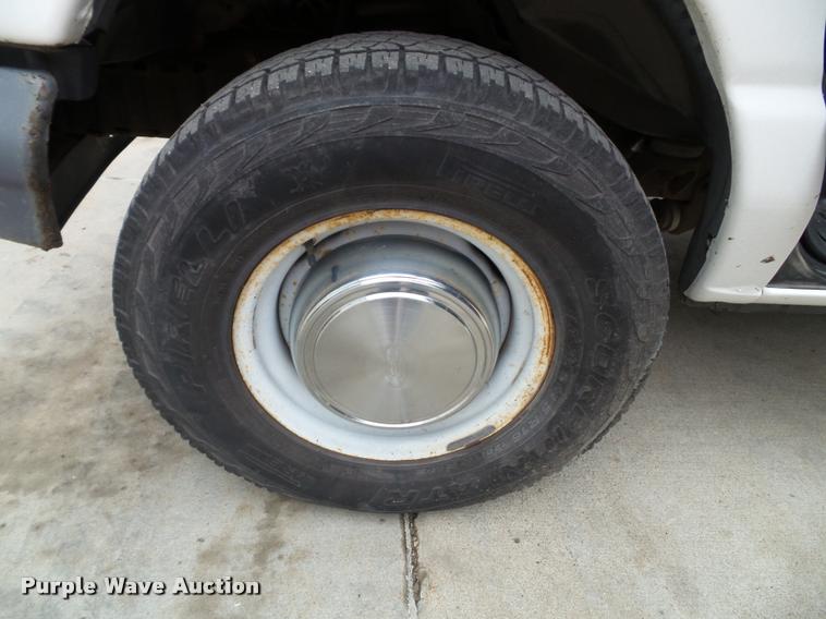 image for item K8151 2005 Ford E350 van