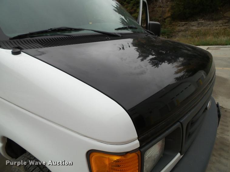 image for item K8151 2005 Ford E350 van