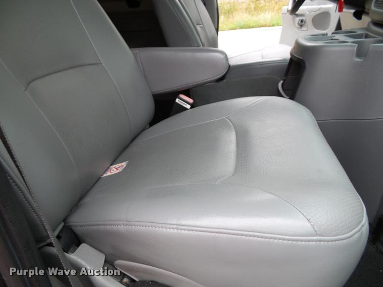 image for item K8151 2005 Ford E350 van