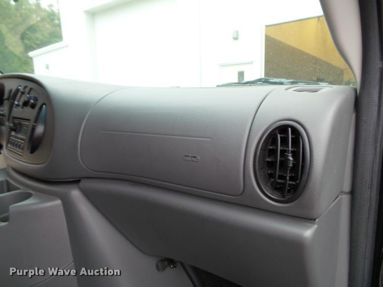 image for item K8151 2005 Ford E350 van
