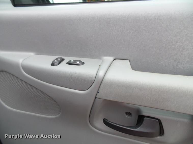 image for item K8151 2005 Ford E350 van