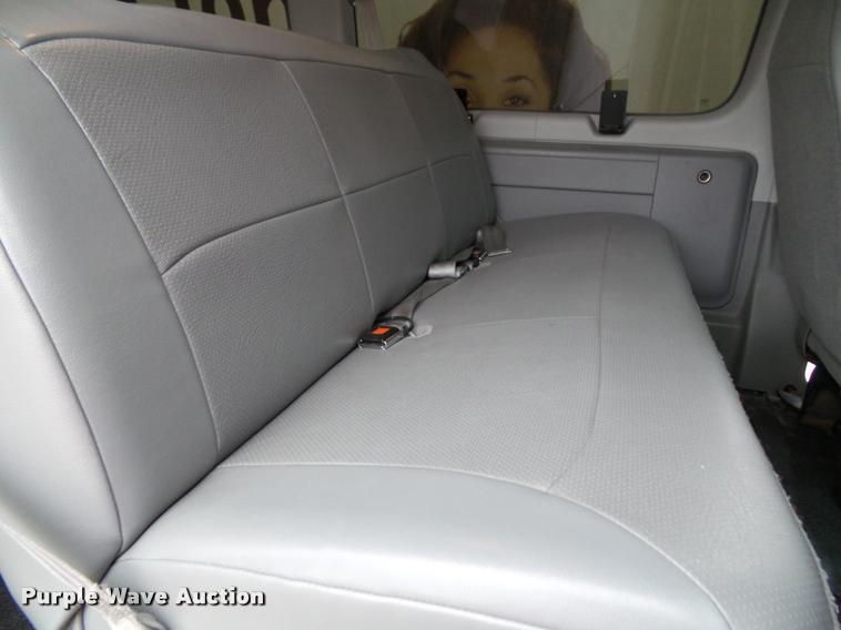 image for item K8151 2005 Ford E350 van