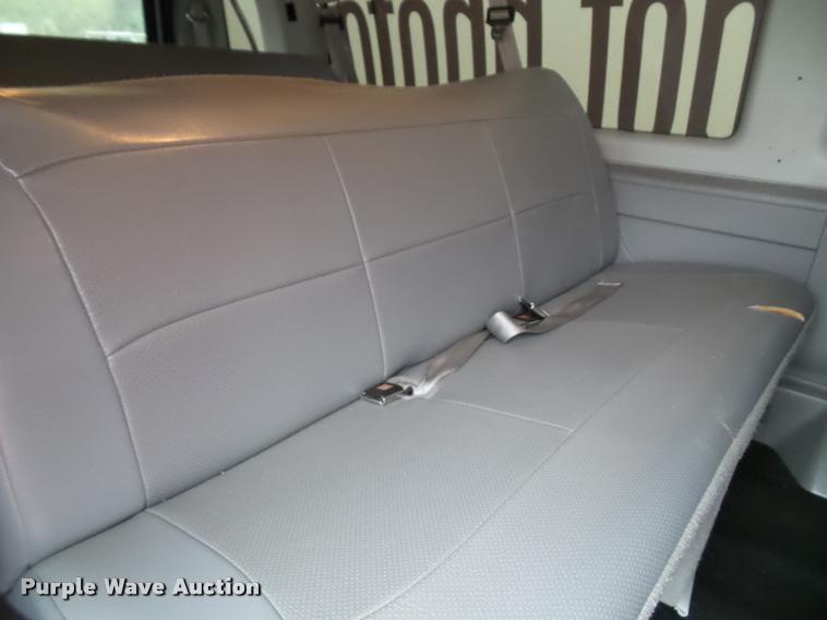 image for item K8151 2005 Ford E350 van