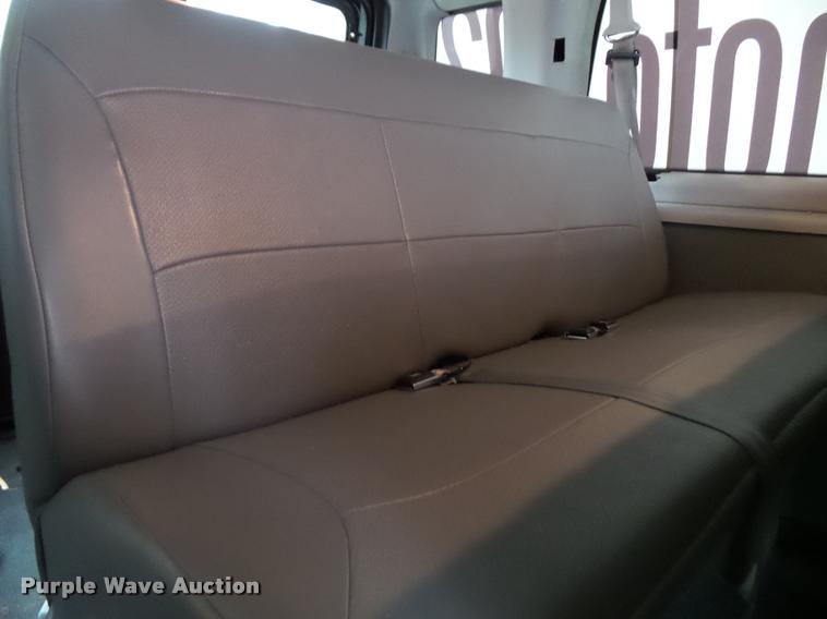 image for item K8151 2005 Ford E350 van