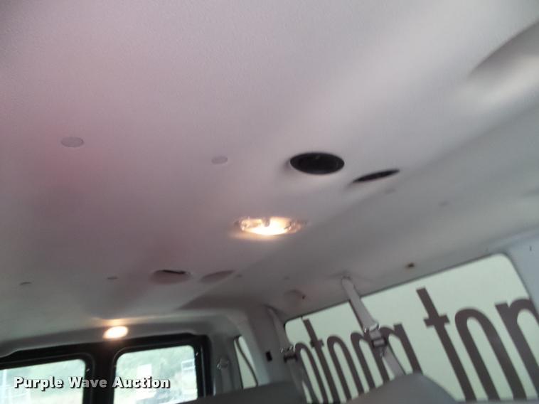 image for item K8151 2005 Ford E350 van