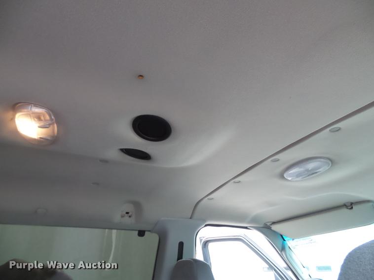 image for item K8151 2005 Ford E350 van
