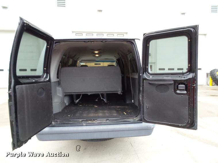 image for item K8151 2005 Ford E350 van