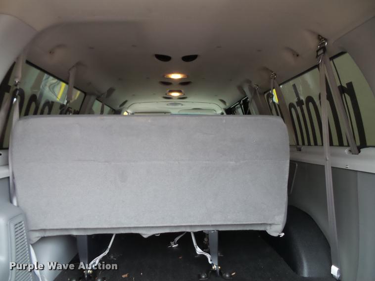 image for item K8151 2005 Ford E350 van