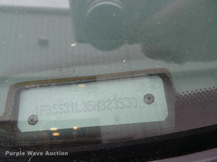 image for item K8151 2005 Ford E350 van