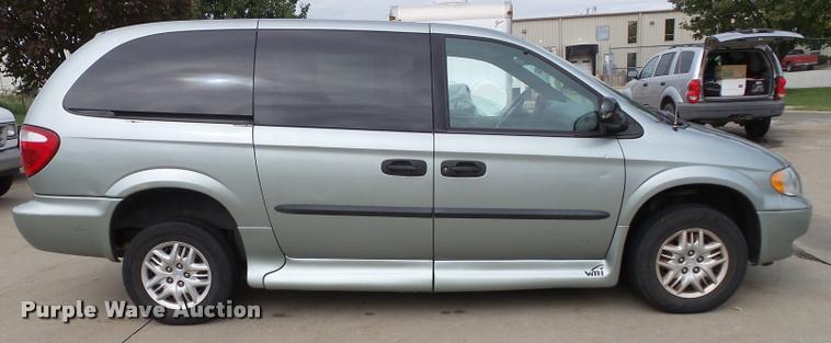 image for item K8156 2004 Dodge Grand Caravan van