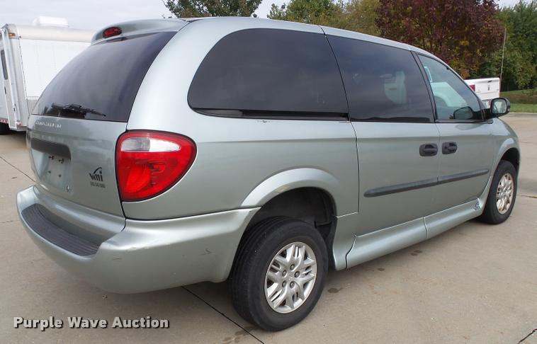 image for item K8156 2004 Dodge Grand Caravan van