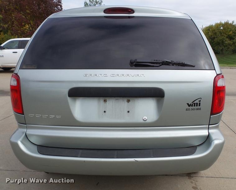 image for item K8156 2004 Dodge Grand Caravan van