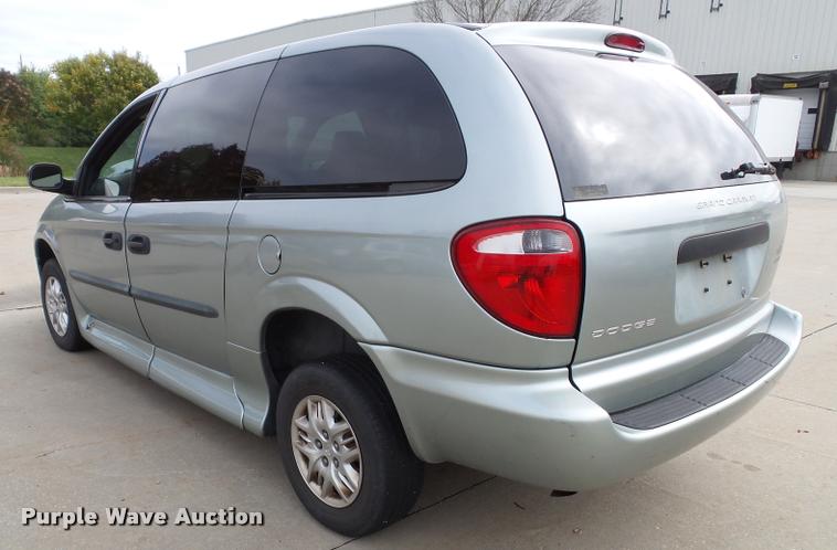 image for item K8156 2004 Dodge Grand Caravan van