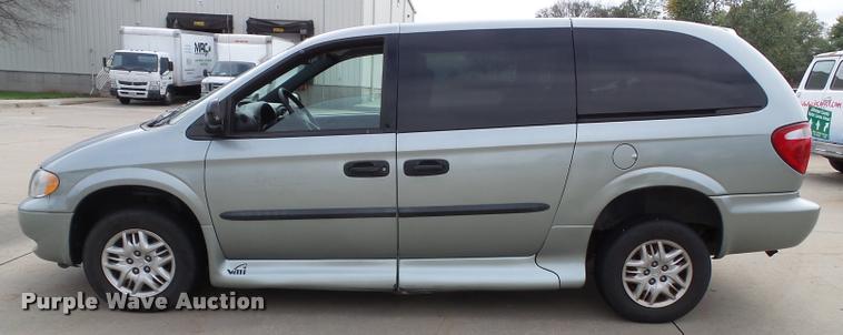 image for item K8156 2004 Dodge Grand Caravan van