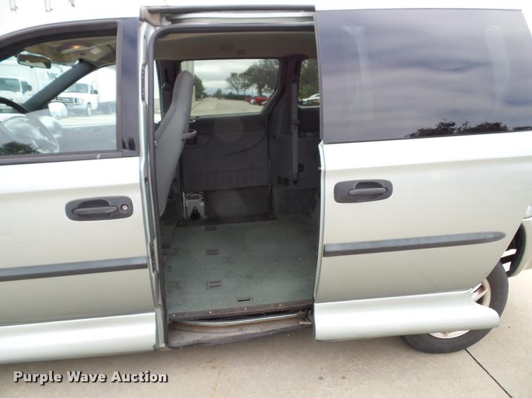 image for item K8156 2004 Dodge Grand Caravan van