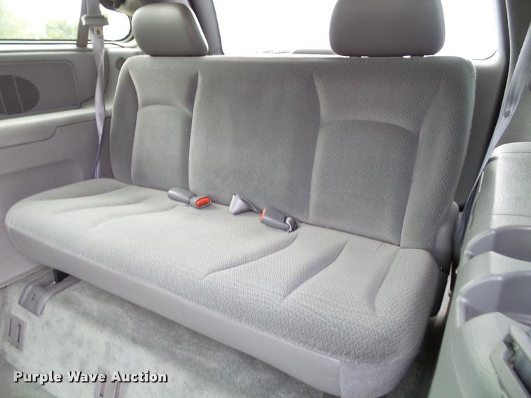 image for item K8156 2004 Dodge Grand Caravan van
