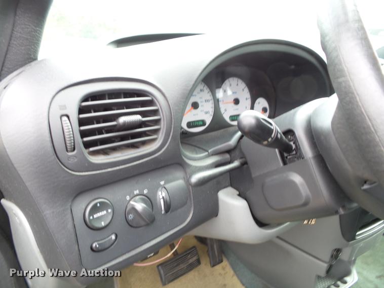 image for item K8156 2004 Dodge Grand Caravan van