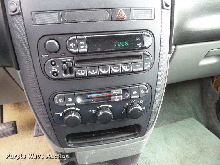 image for item K8156 2004 Dodge Grand Caravan van