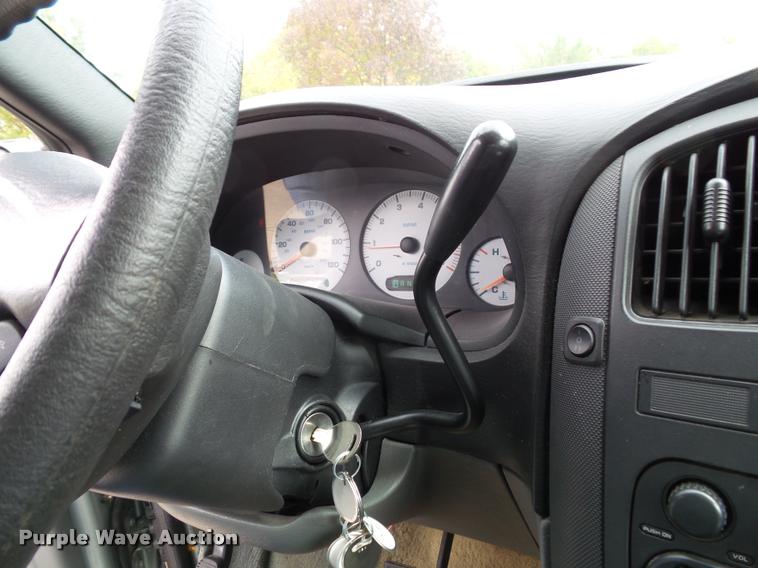 image for item K8156 2004 Dodge Grand Caravan van
