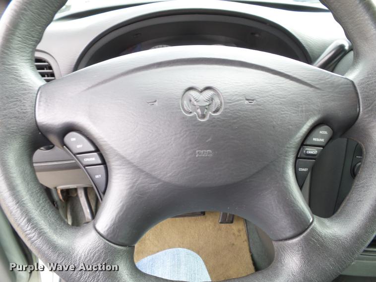 image for item K8156 2004 Dodge Grand Caravan van