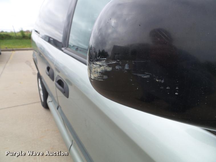 image for item K8156 2004 Dodge Grand Caravan van