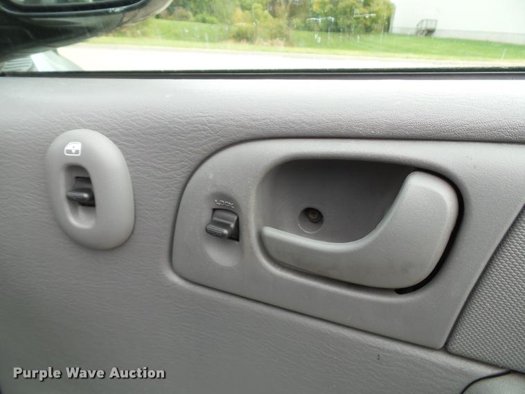 image for item K8156 2004 Dodge Grand Caravan van