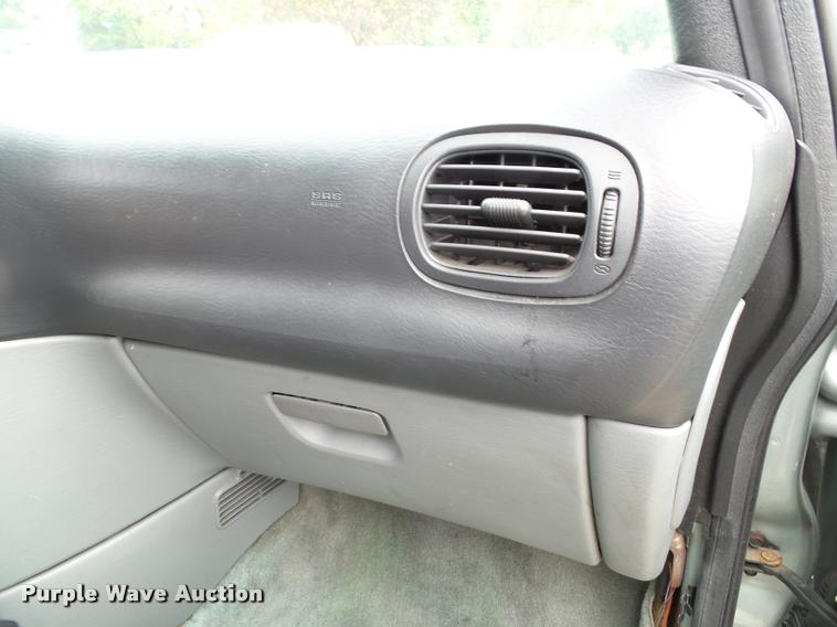 image for item K8156 2004 Dodge Grand Caravan van