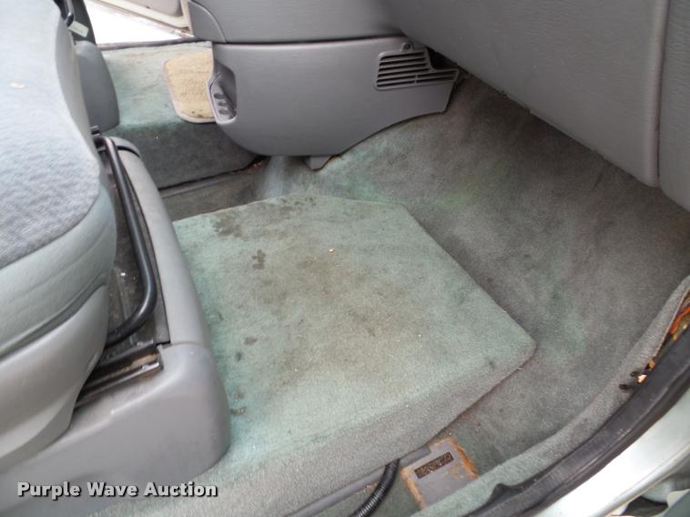 image for item K8156 2004 Dodge Grand Caravan van