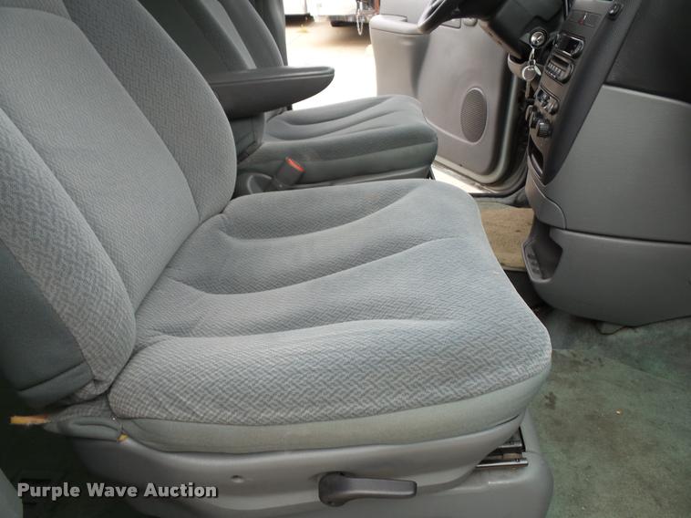 image for item K8156 2004 Dodge Grand Caravan van