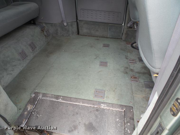 image for item K8156 2004 Dodge Grand Caravan van