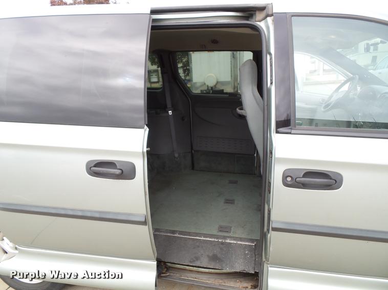 image for item K8156 2004 Dodge Grand Caravan van